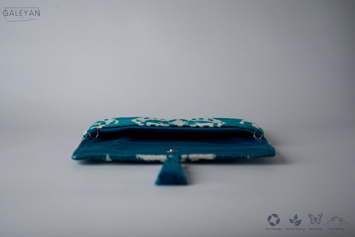 Silk Velvet Ikat Clutch – Off White / Turquoise