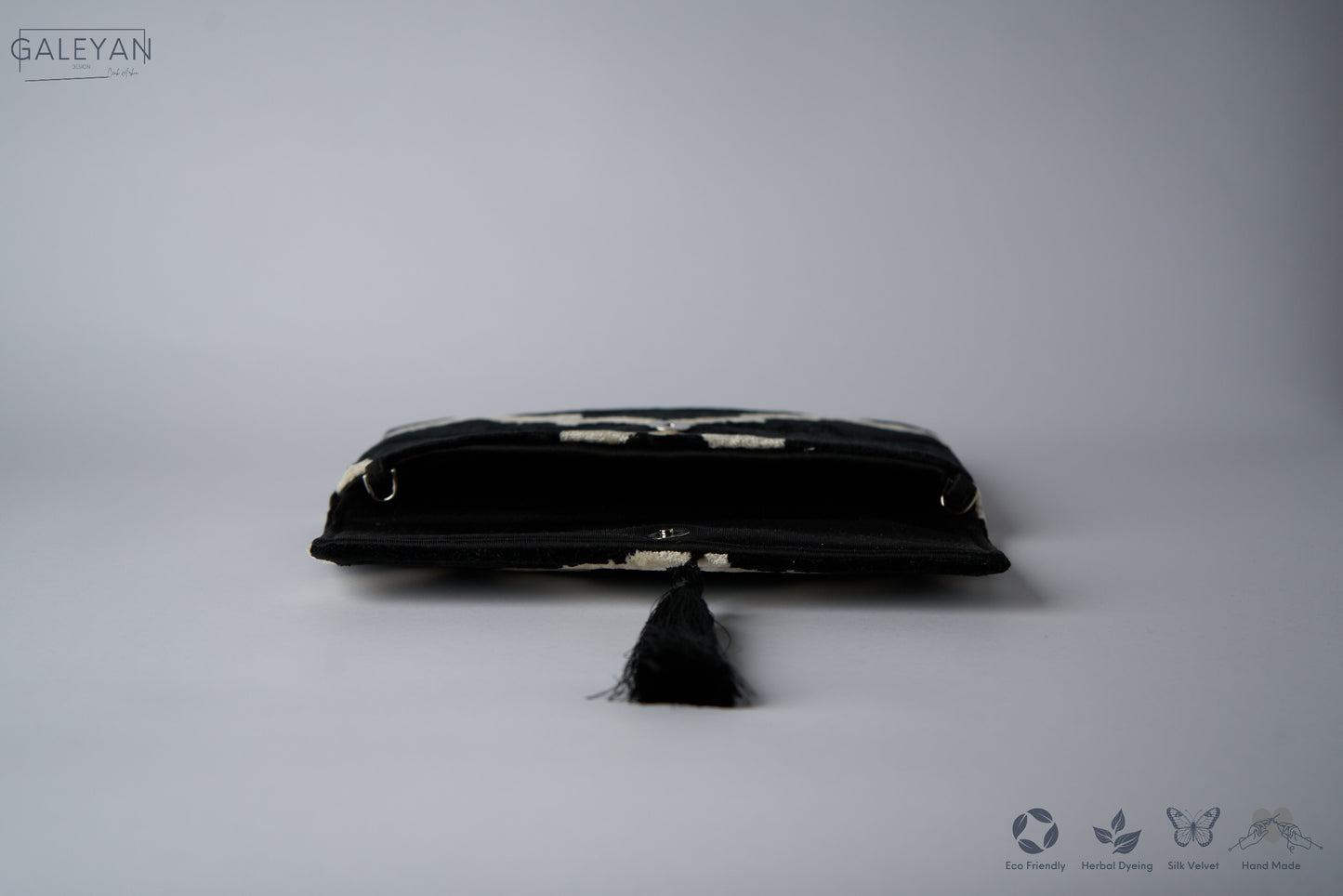 Silk Velvet Ikat Clutch – Off White / Black