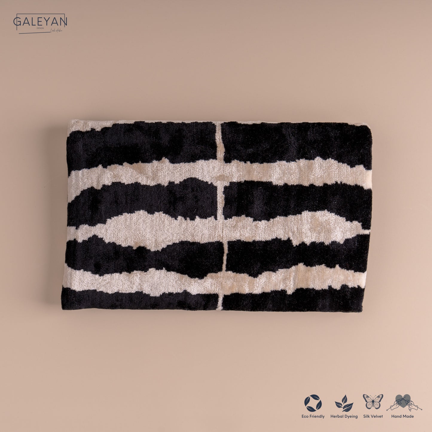 Silk Velvet Ikat Clutch – Off White / Black