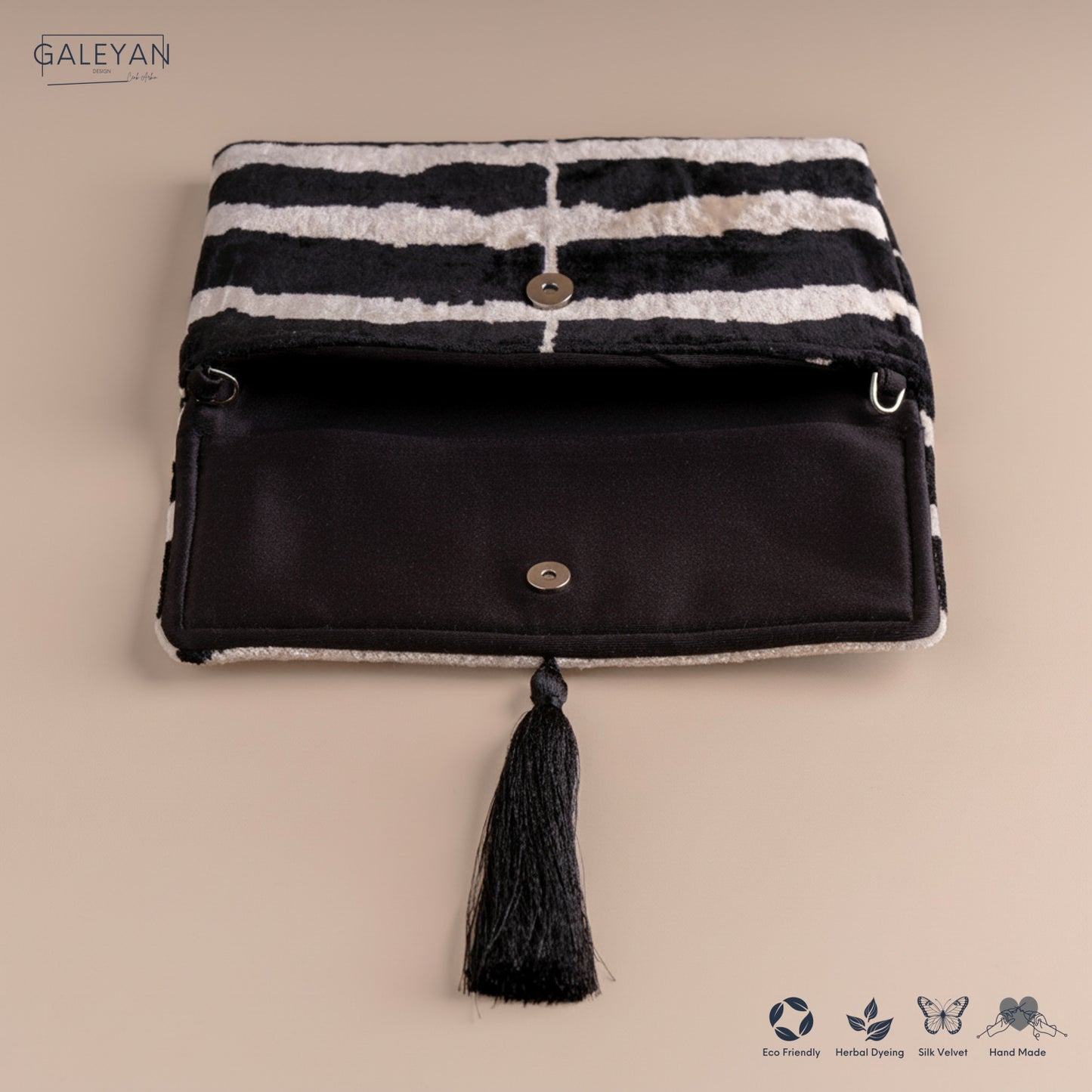 Silk Velvet Ikat Clutch – Off White / Black