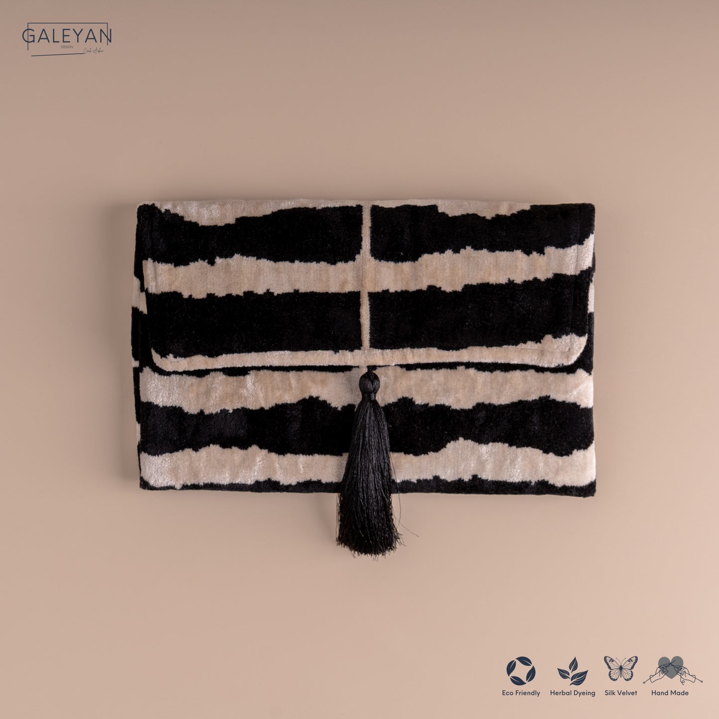 Silk Velvet Ikat Clutch – Off White / Black