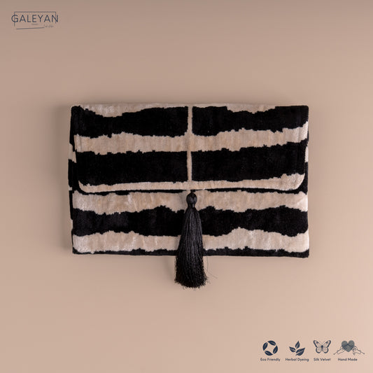 Silk Velvet Ikat Clutch – Off White / Black