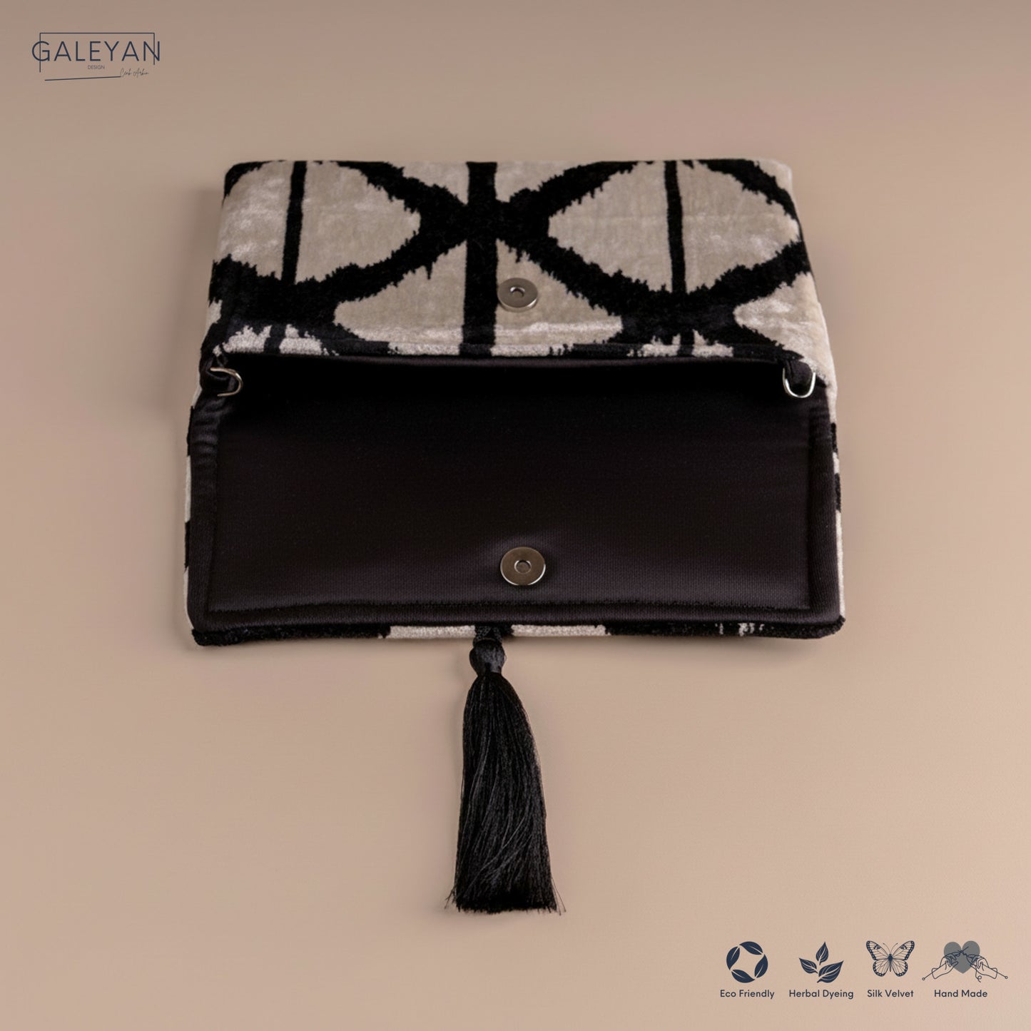 Silk Velvet Ikat Clutch – Off White / Black