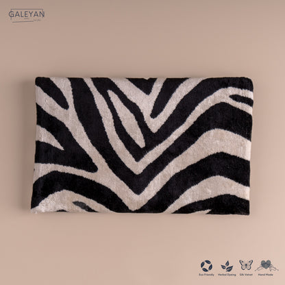 Silk Velvet Ikat Clutch – Off White / Black