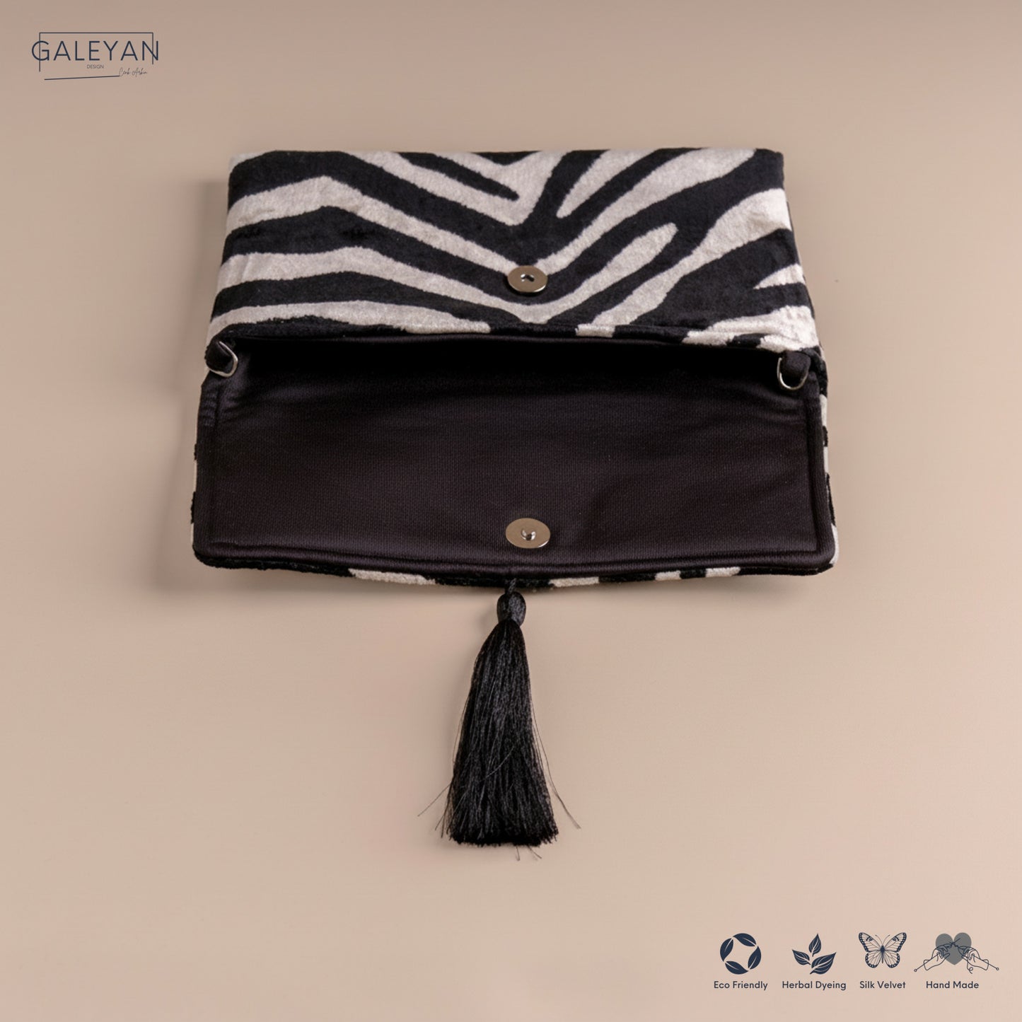 Silk Velvet Ikat Clutch – Off White / Black