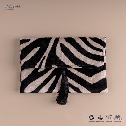 Silk Velvet Ikat Clutch – Off White / Black