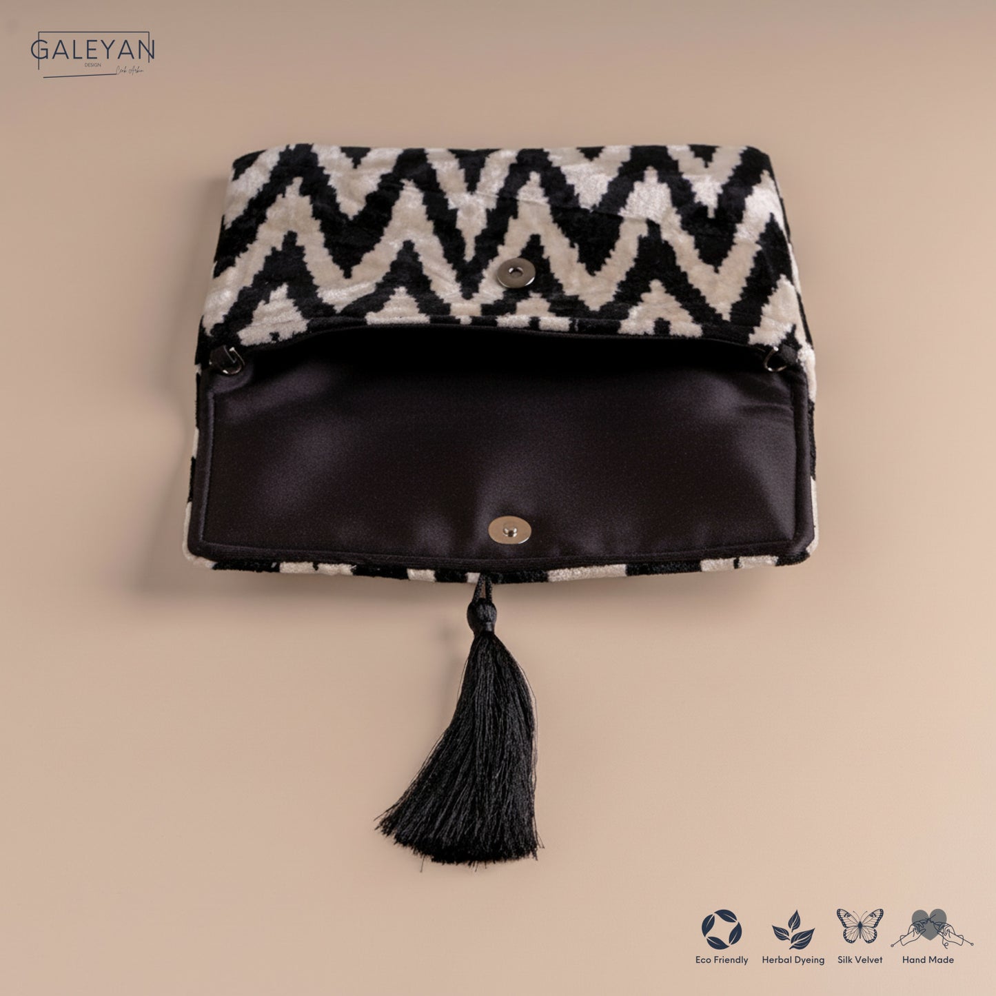 Silk Velvet Ikat Clutch – Off White / Black