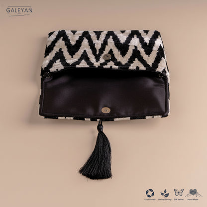 Silk Velvet Ikat Clutch – Off White / Black