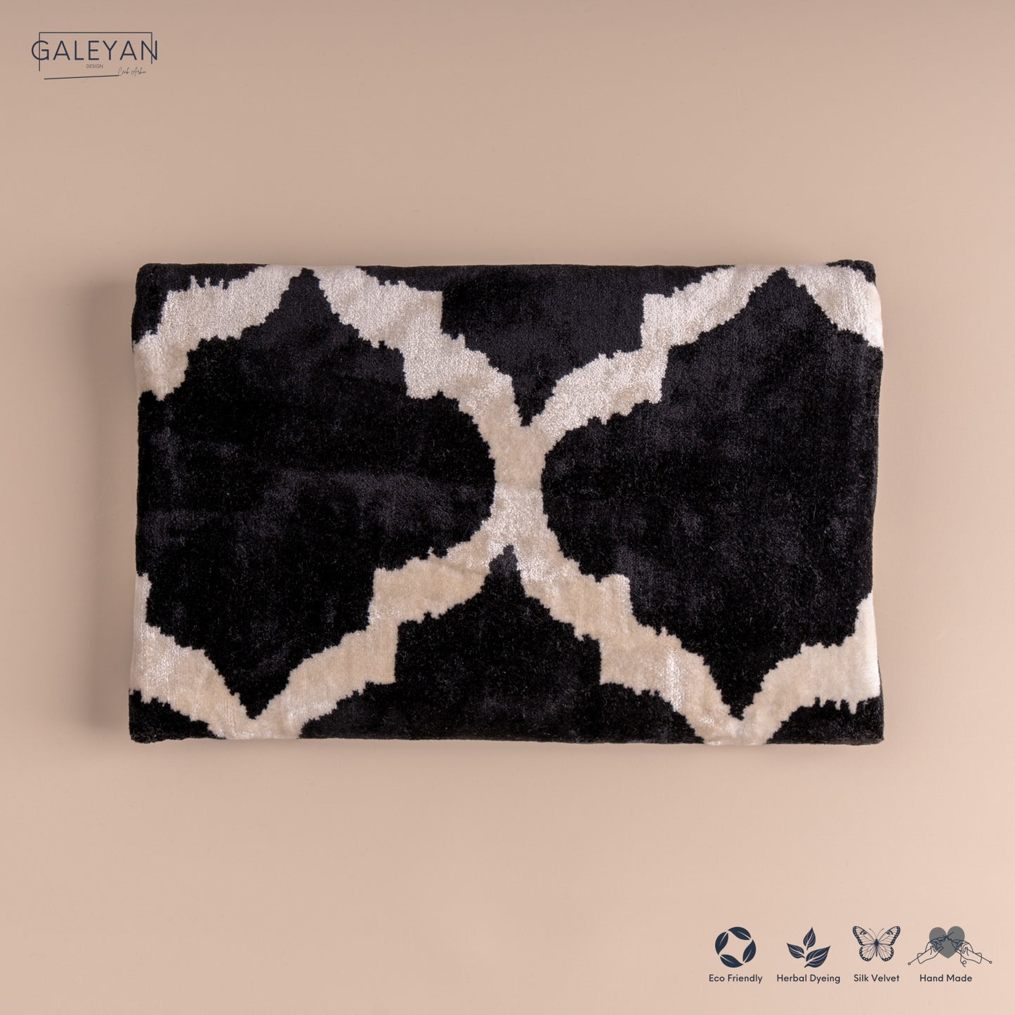 Silk Velvet Ikat Clutch – Off White / Black