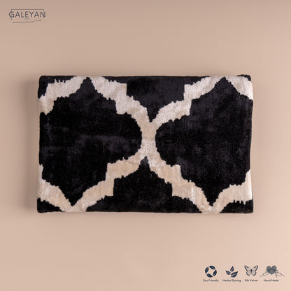 Silk Velvet Ikat Clutch – Off White / Black