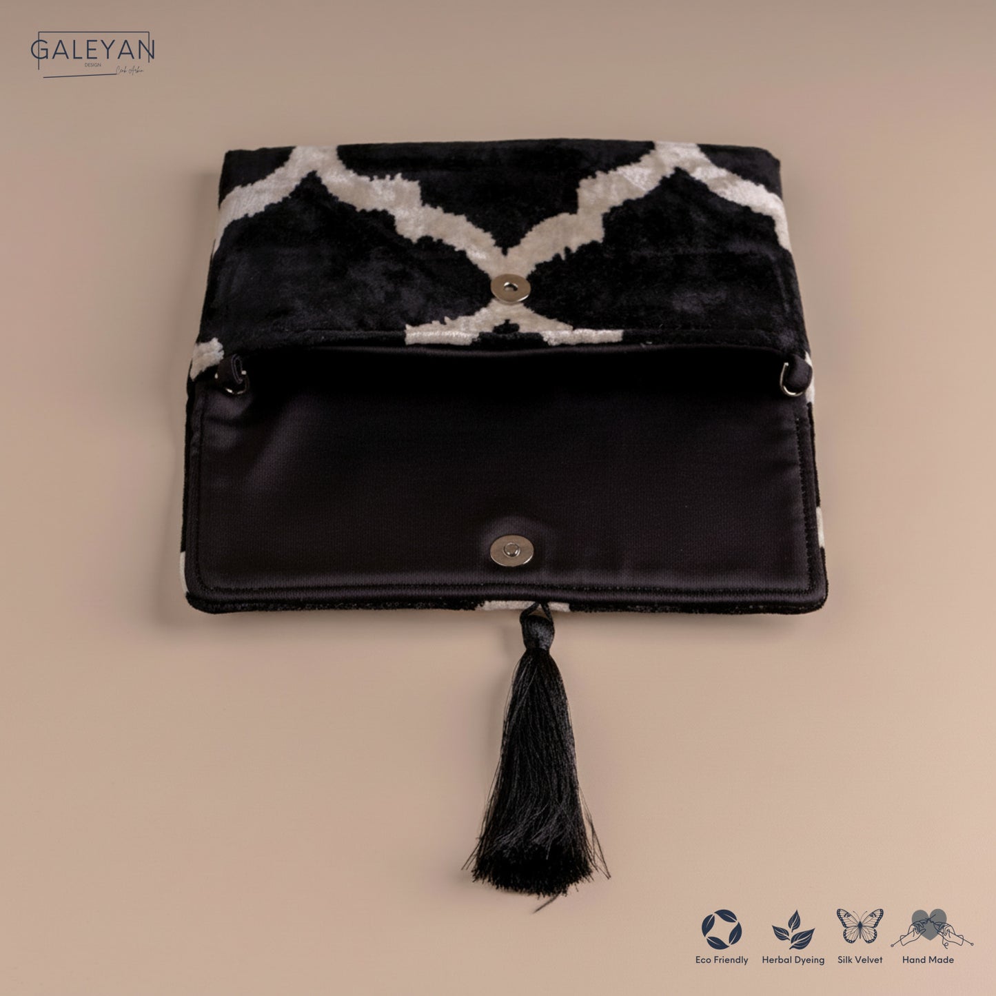 Silk Velvet Ikat Clutch – Off White / Black