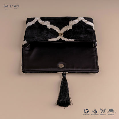 Silk Velvet Ikat Clutch – Off White / Black