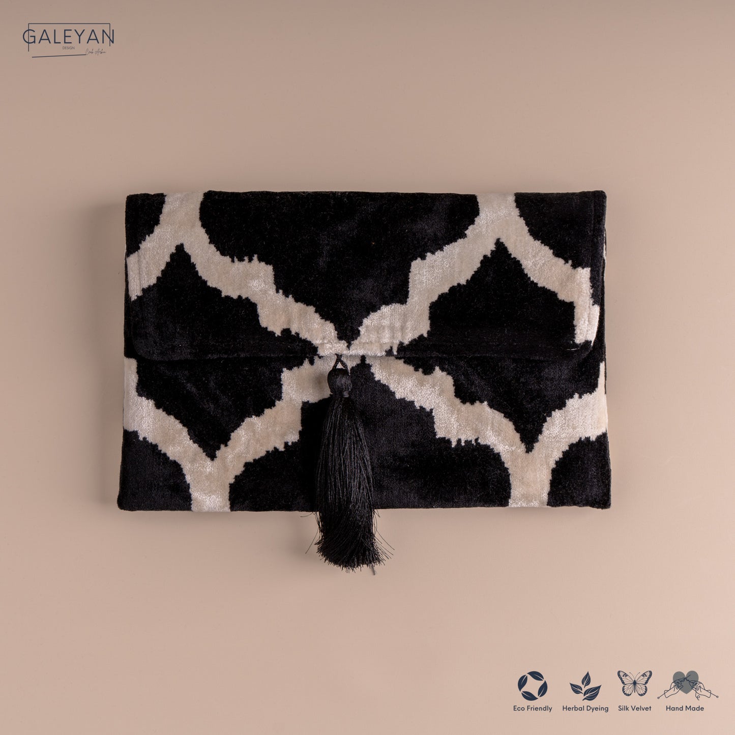 Silk Velvet Ikat Clutch – Off White / Black
