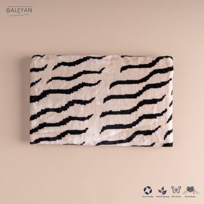 Silk Velvet Ikat Clutch – Off White / Black
