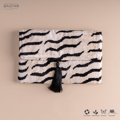 Silk Velvet Ikat Clutch – Off White / Black