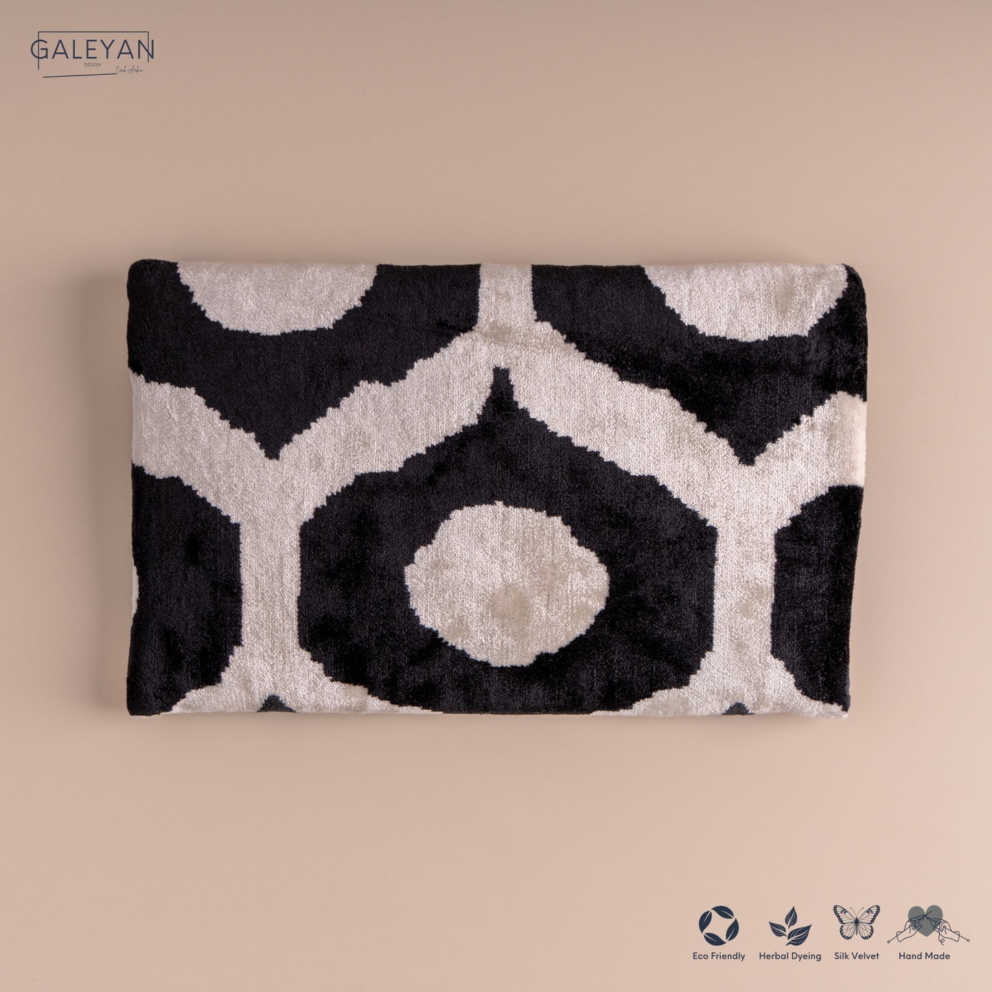 Silk Velvet Ikat Clutch – Off White / Black