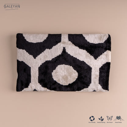 Silk Velvet Ikat Clutch – Off White / Black