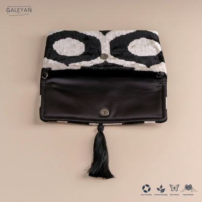Silk Velvet Ikat Clutch – Off White / Black