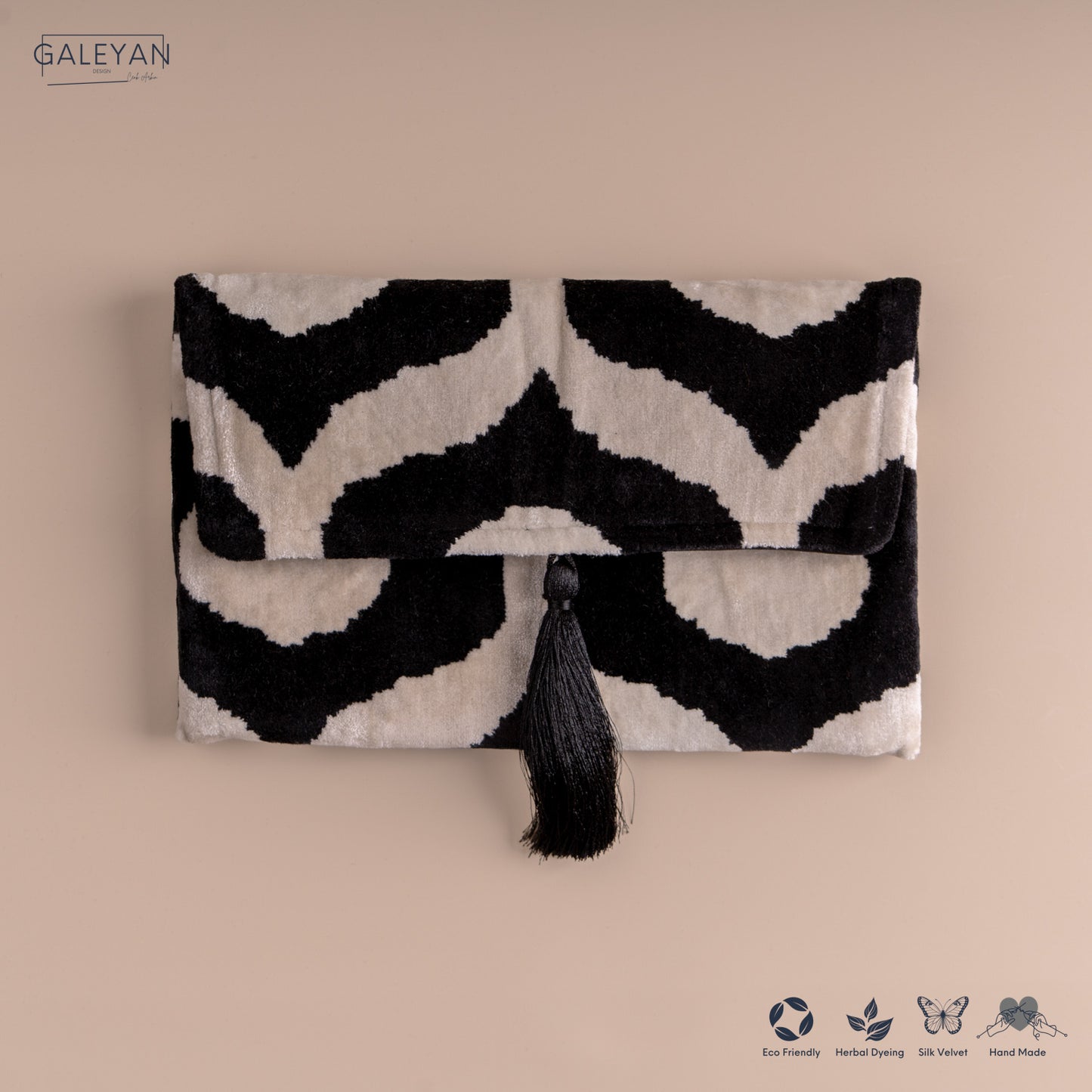 Silk Velvet Ikat Clutch – Off White / Black