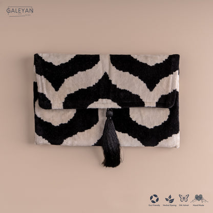 Silk Velvet Ikat Clutch – Off White / Black