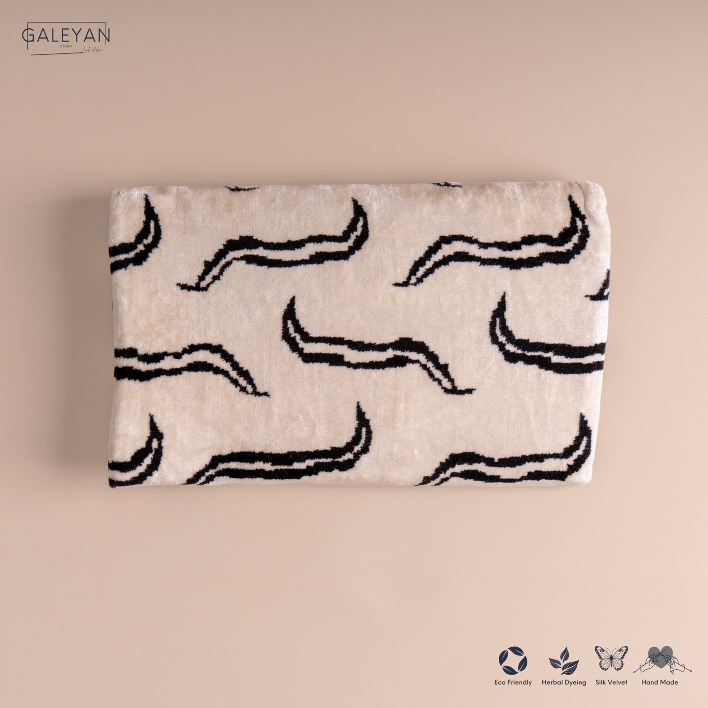 Silk Velvet Ikat Clutch – Off White / Black