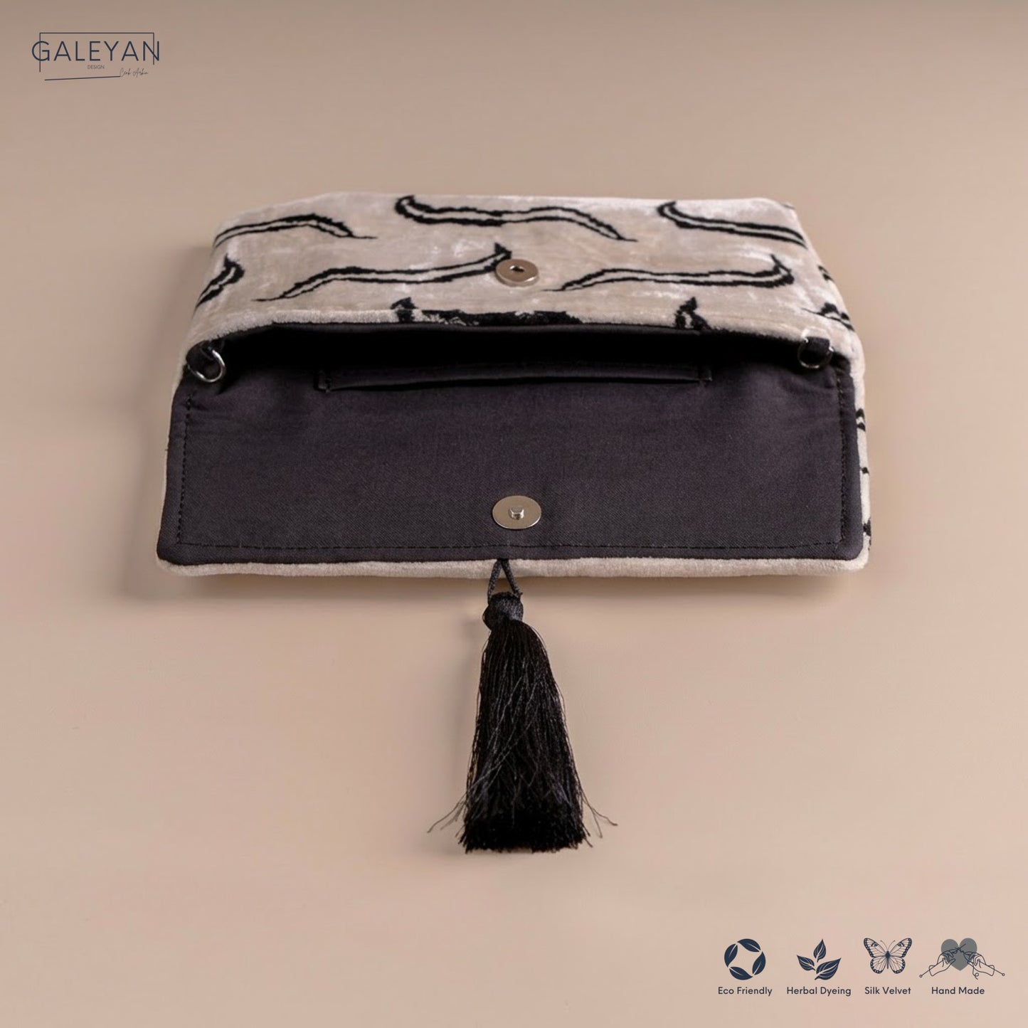 Silk Velvet Ikat Clutch – Off White / Black