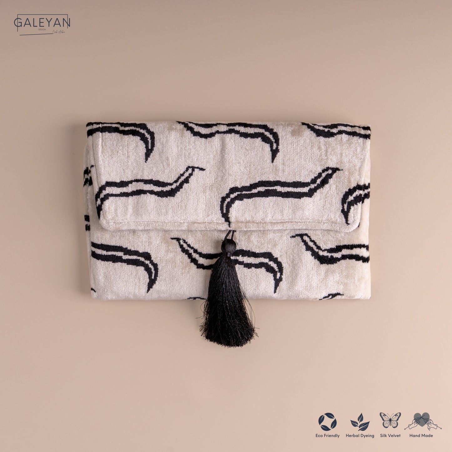 Silk Velvet Ikat Clutch – Off White / Black