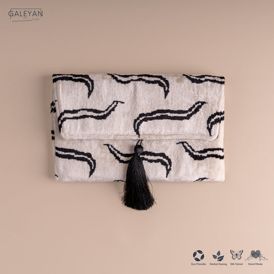 Silk Velvet Ikat Clutch – Off White / Black