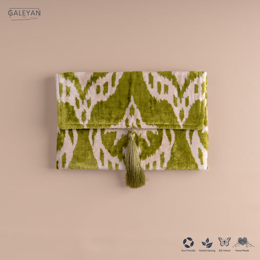 Silk Velvet Ikat Clutch – Off White / Pistachio Green