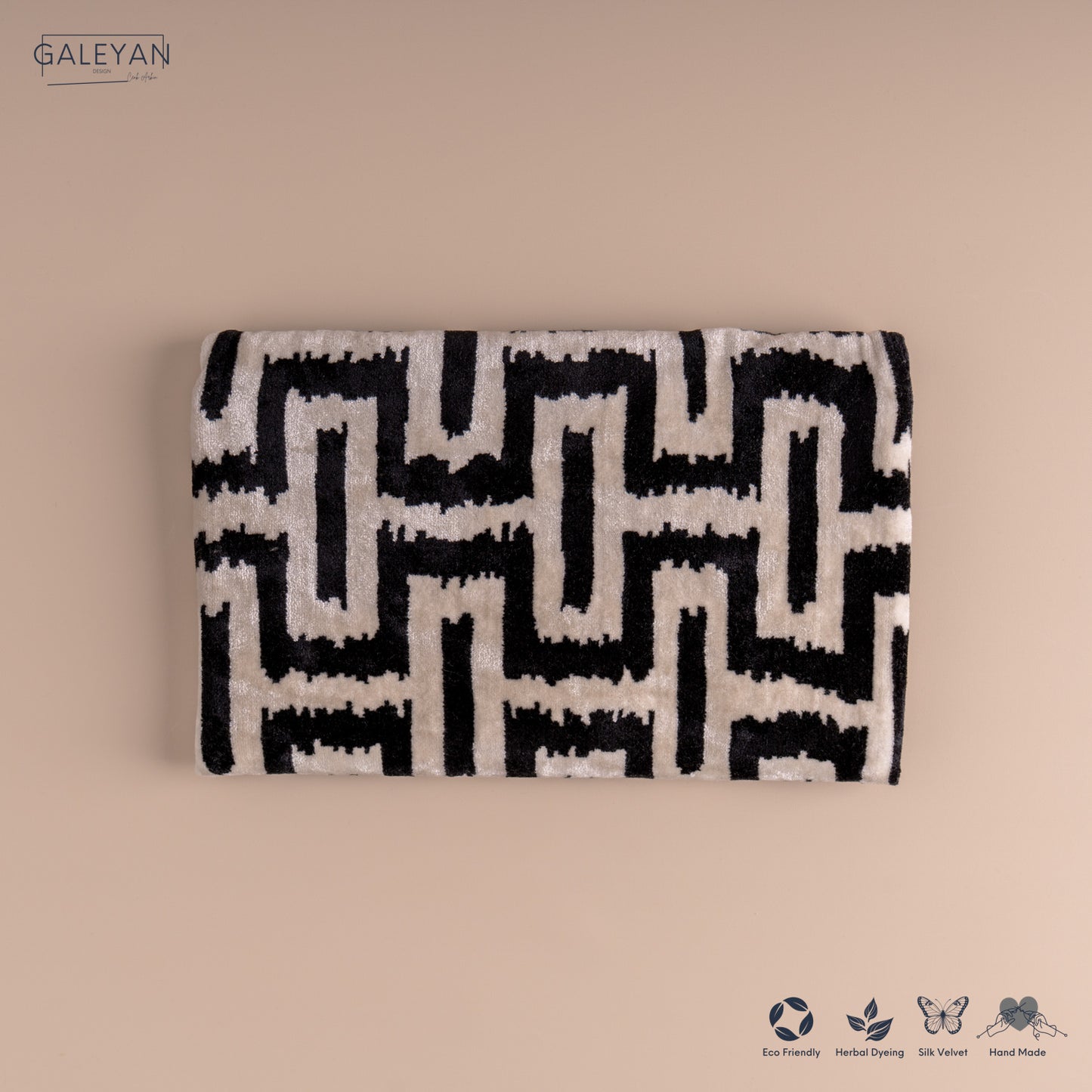 Silk Velvet Ikat Clutch – Off White / Black