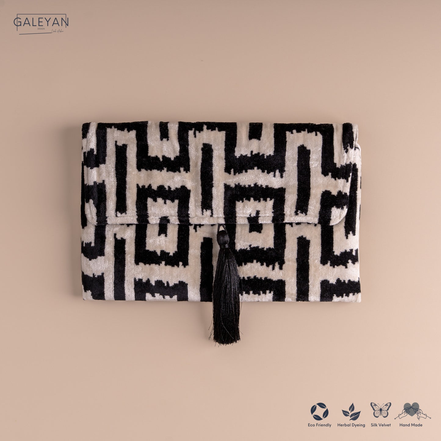Silk Velvet Ikat Clutch – Off White / Black