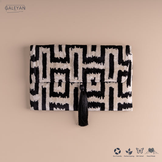 Silk Velvet Ikat Clutch – Off White / Black