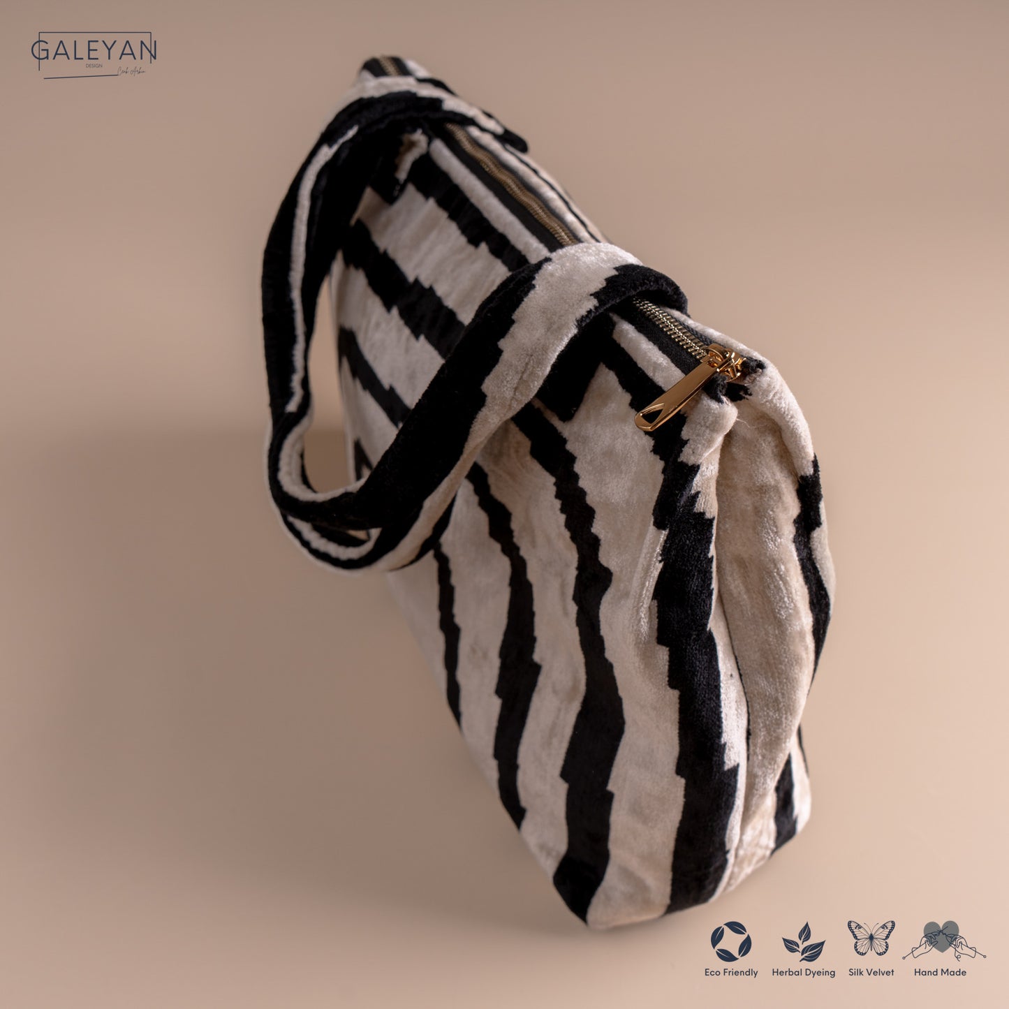 Silk Velvet Ikat Shoulder Bag – Off White / Black
