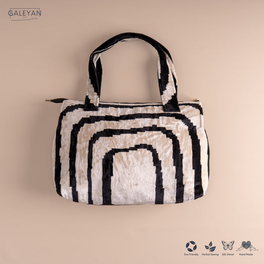 Silk Velvet Ikat Shoulder Bag – Off White / Black