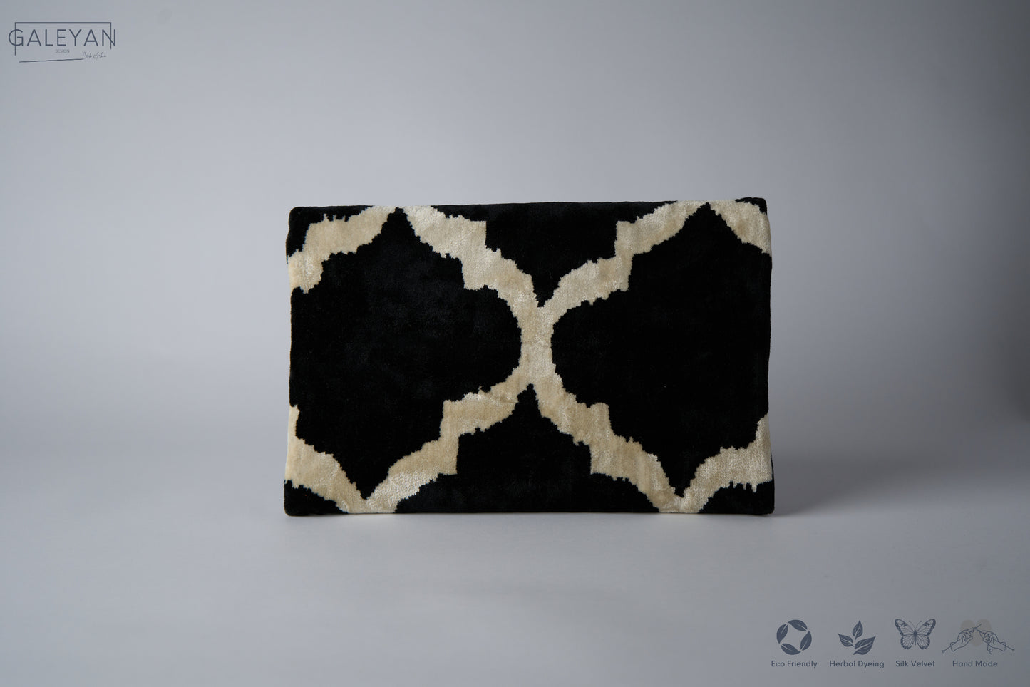 Silk Velvet Ikat Clutch – Off White / Black