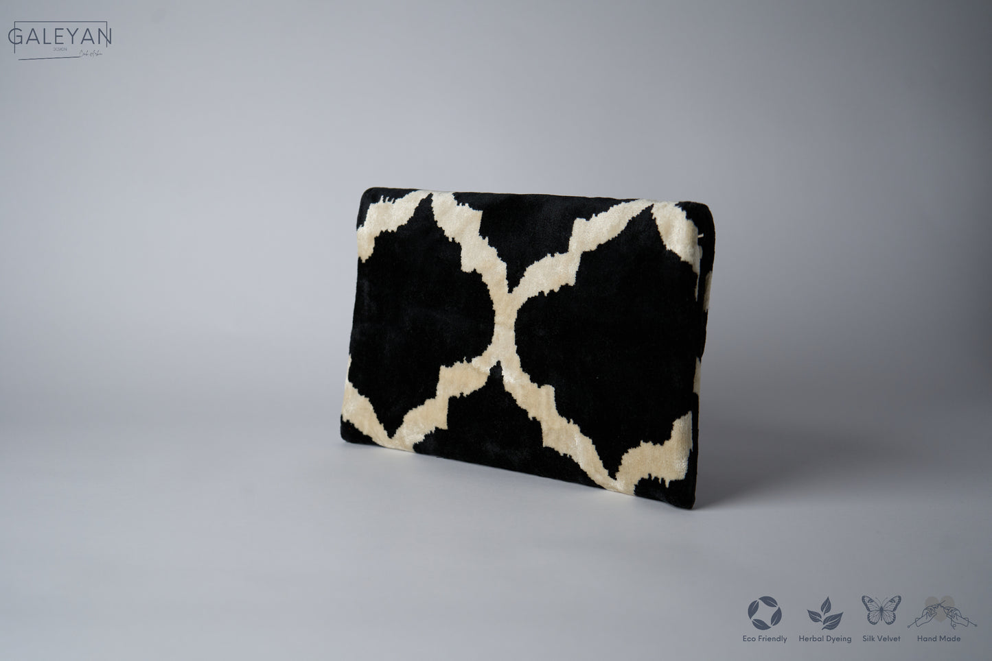 Silk Velvet Ikat Clutch – Off White / Black